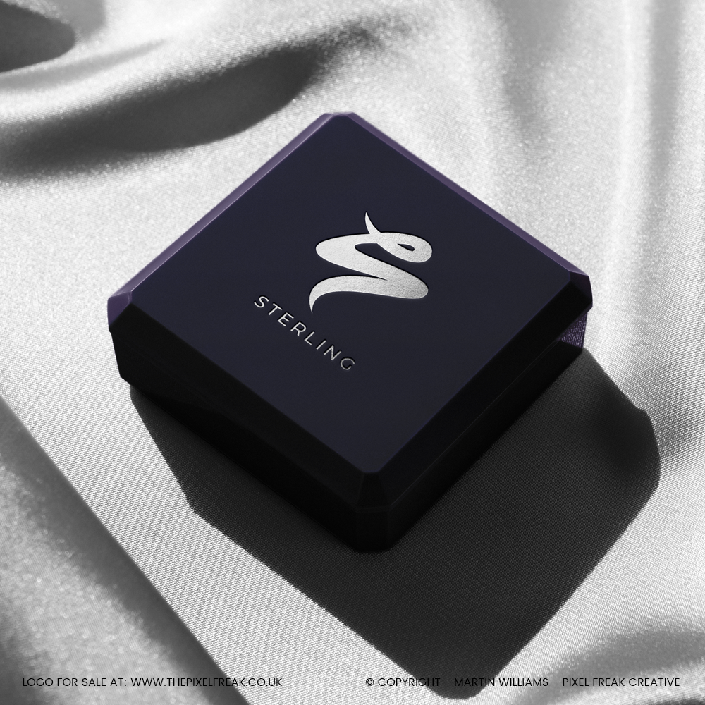 handwritten S emblem mockup on jewellery box